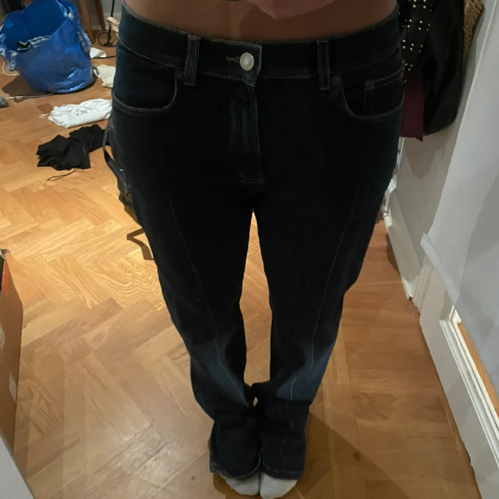Skit snygga jeans från jenarica i storlek 38 skit snygga men tyvärr för långa och stora för mig. Jeans & Byxor.