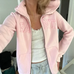 Gant hoodie - Säljer denna fina tröjan från Gant💕🌸