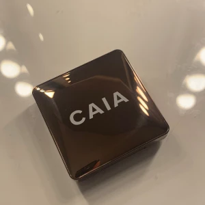 Caia bronzer  - Säljer två olika Caia bronzers i olika annonser, 250 styck eller 400 för båda. Detta är deras glow bronzer och den andra är också glow men i loose powder. Båda är testade en gång men inte mer än så. Säljer då jag missbedömde färgen när jag köpte dem❤️