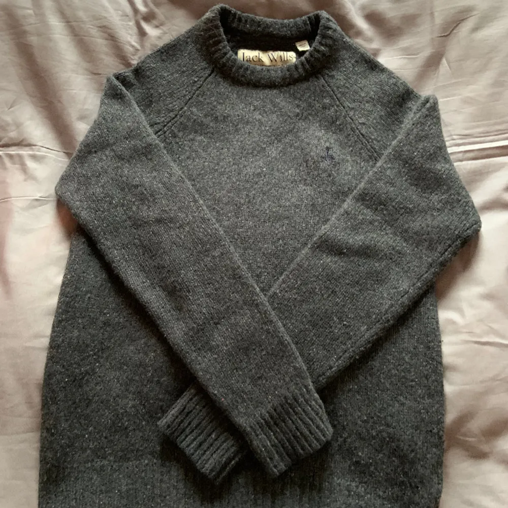 Varm och härlig vintage stickad tröja av ull! Använd, men dock inga defekter 😍 hör av er vid frågor!❤️. Stickat.