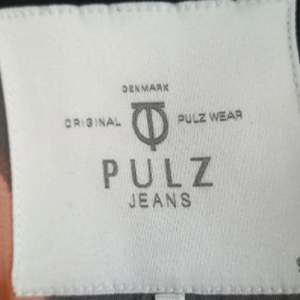 Säljer min Pulz jeans tunika pga att jag har köpt den i fel storlek. Storlek. S  Använd endast en gång.  Pris:199 kr Nypris:399