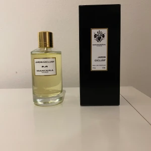 Mancera Jardin Exclusif - Säljer nu min Mancera Jardin exclusif. Det är en fin mango doft och till skillnad från många Mancera är denna inte alls syntetisk. Det är max 5ml som saknas, så 115ml kvar ungefär. Nypris ligger på 1800, mitt pris 1299. Pris går att diskutera!