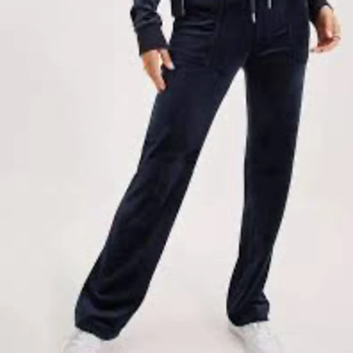 Mörkblå juicy couture byxor - 90