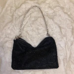 Glittrig väska - Liten glittrig väska. Använd endast en gång. 