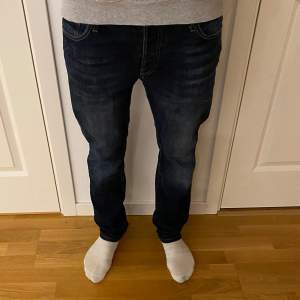 Ett par otroligt fet Jack & Jones jeans i modellen ”regular”. 9/10 skick. Pris går att diskutera.
