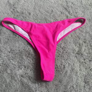 Säljer en rosa bikiniöverdel som aldrig är använd!