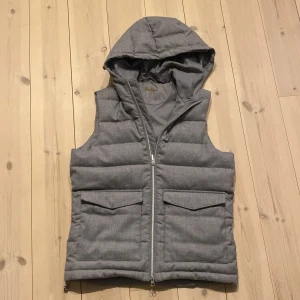 Stenströms väst - säljer en väldigt snygg och efterfrågad väst i skick 10/10 | Strl S | Jag är 182 och väger 70 o den sitter perfekt | Skriv för minsta frågan | Pris går stt diskutera