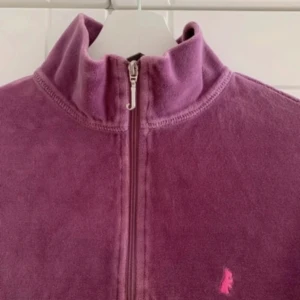 Rosa juicy kofta - jättesöt kofta med bra lite åtsittande passform!