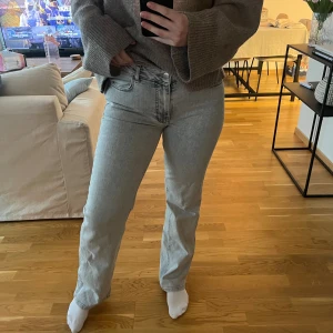 Jeans  - Jeans från bikbok. Storlek 29/32. Är 1.68 lång. Aldrig använda 