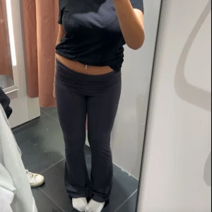 Yoga Pants - Säljer dessa fina yoga pants från gina, st M. Kommer inte till användning längre🥰