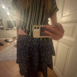 Volangkjol - Intressekoll på min skitsnygga volangkjol från only 🥰 med rosa/blått leopardmönster 🩷💙