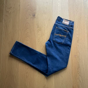 Nudie Jeans  - Säljer ett par feta Nudie Jeans | Skick 9/10 i eftertraktade modellen ”Lean Dean” | Strl 32/34 | Nyrpis 1600Kr | För mer frågor eller funderingar kom pm! 