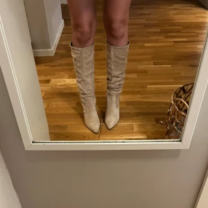 Boots - Oanvända boots. Beiga. Storlek 38.