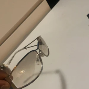  Solglasögon -  Den är från SHEIN 