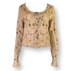 Yunkyard Kofta  - Kofta från Yunkyard i toppenskick, aldrig använd. Storlek L. MÅTT: Axel till axel 44cm, ärmlängd 65cm, armhåla till armhåla 47cm & längd 50cm