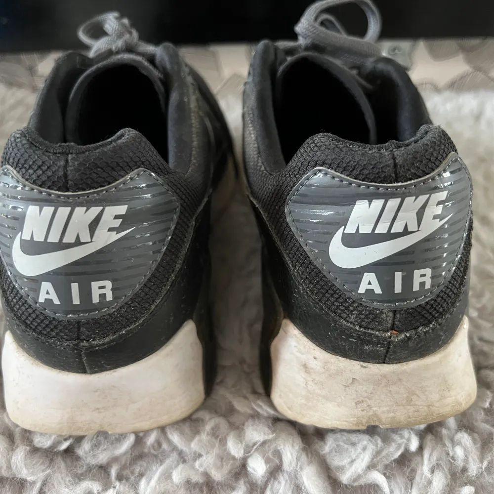 Nike Air Max sneakers i bra skick. Storlek 40,5.. Skor.