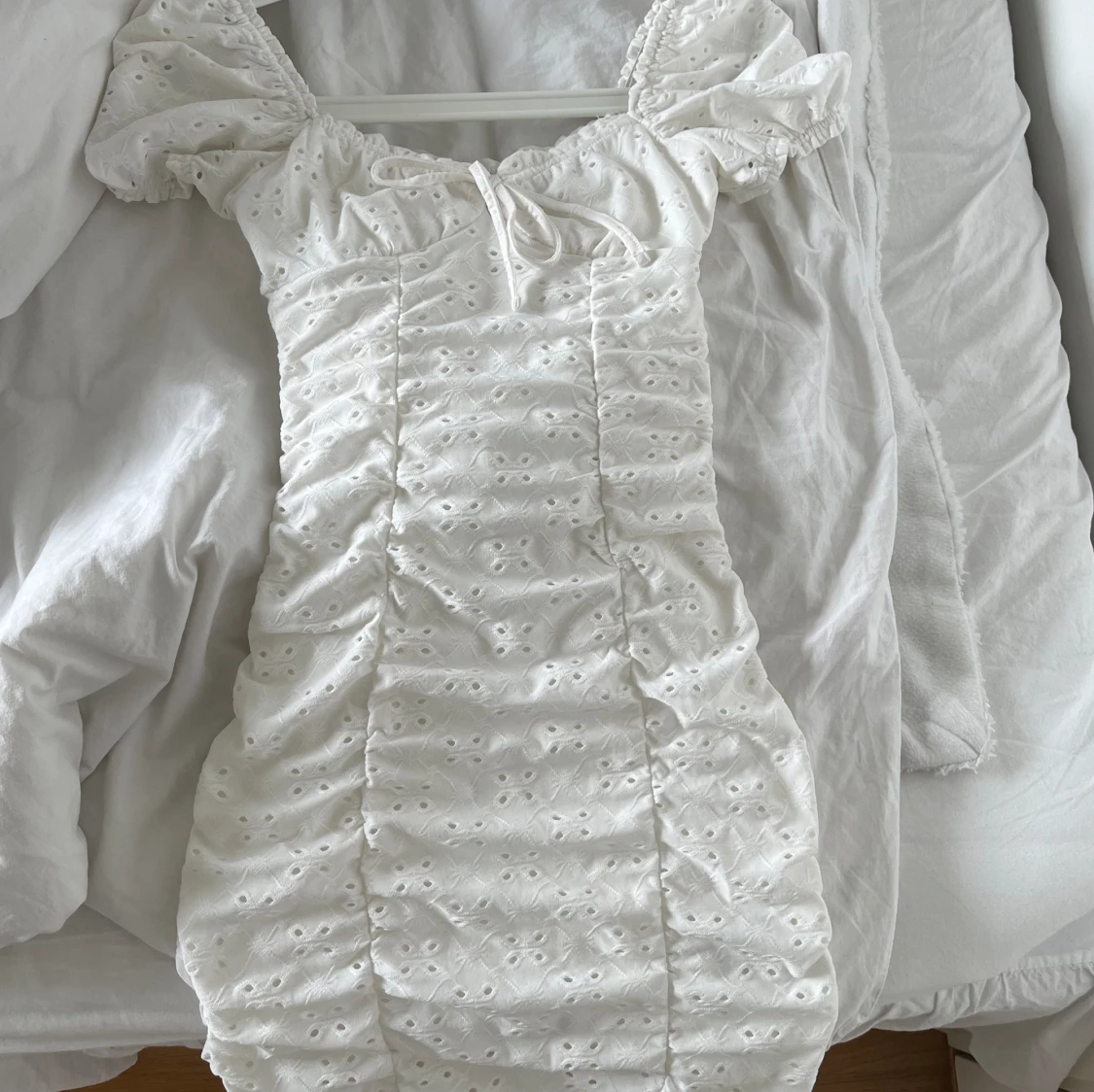 Vit kort klänning - 92