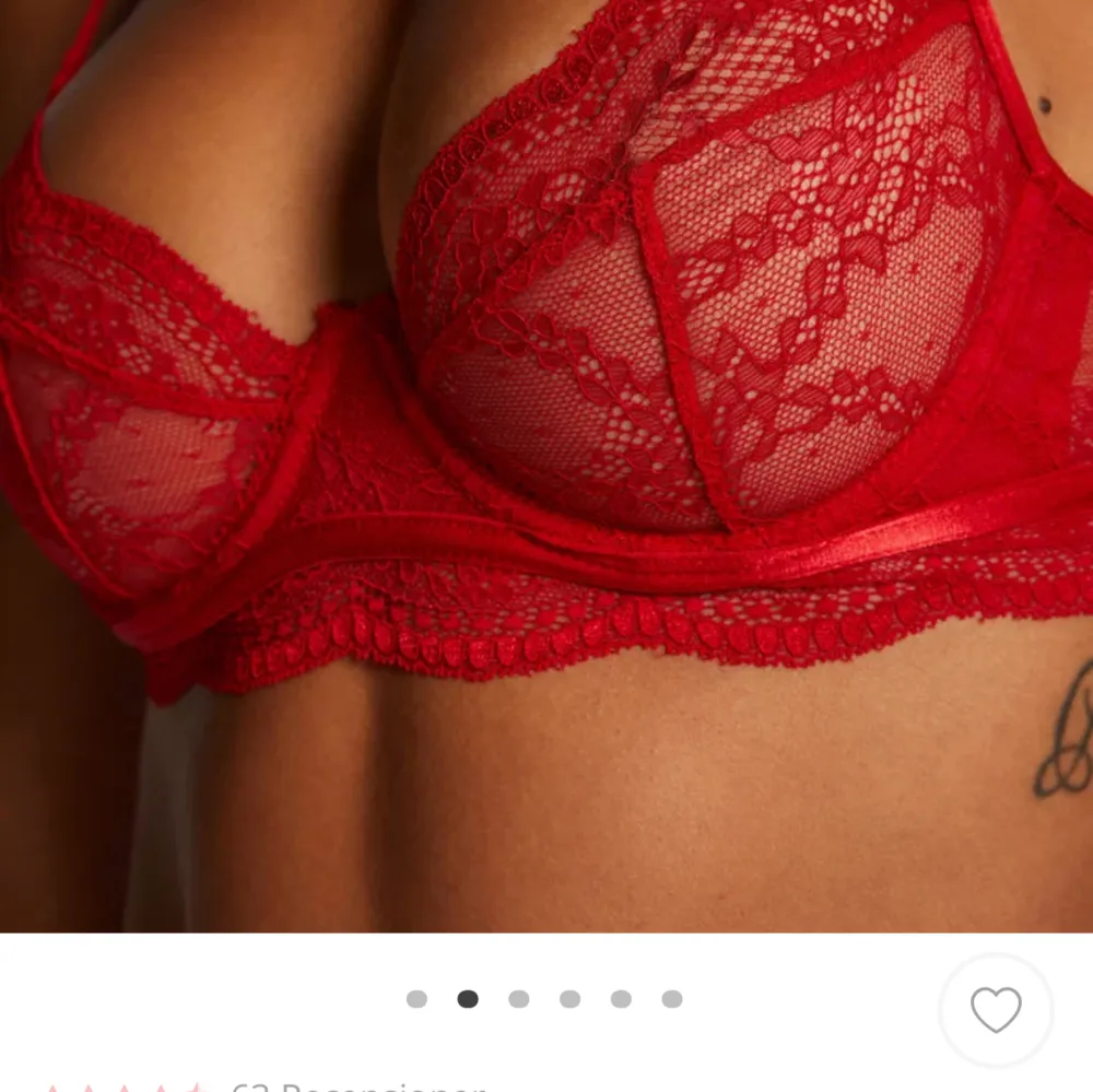 Röd spets bh från hunkemöller, använd men bra skick, storlek 75C, nypris 469kr säljer för 150kr + frakt eller prisförslag💋💋. Övrigt.