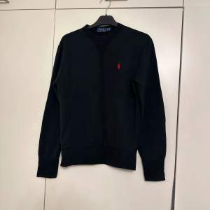 Ralph Lauren sweatshirt i strolek XS. 200kr + frakt.