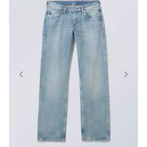 Fina jeans från weekday! Bra längd på mig som är 160. Nypris 599 mitt pris 150 + frakt!💗 