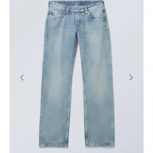Fina jeans från weekday! Bra längd på mig som är 160. Nypris 599 mitt pris 100kr+ frakt!💗 