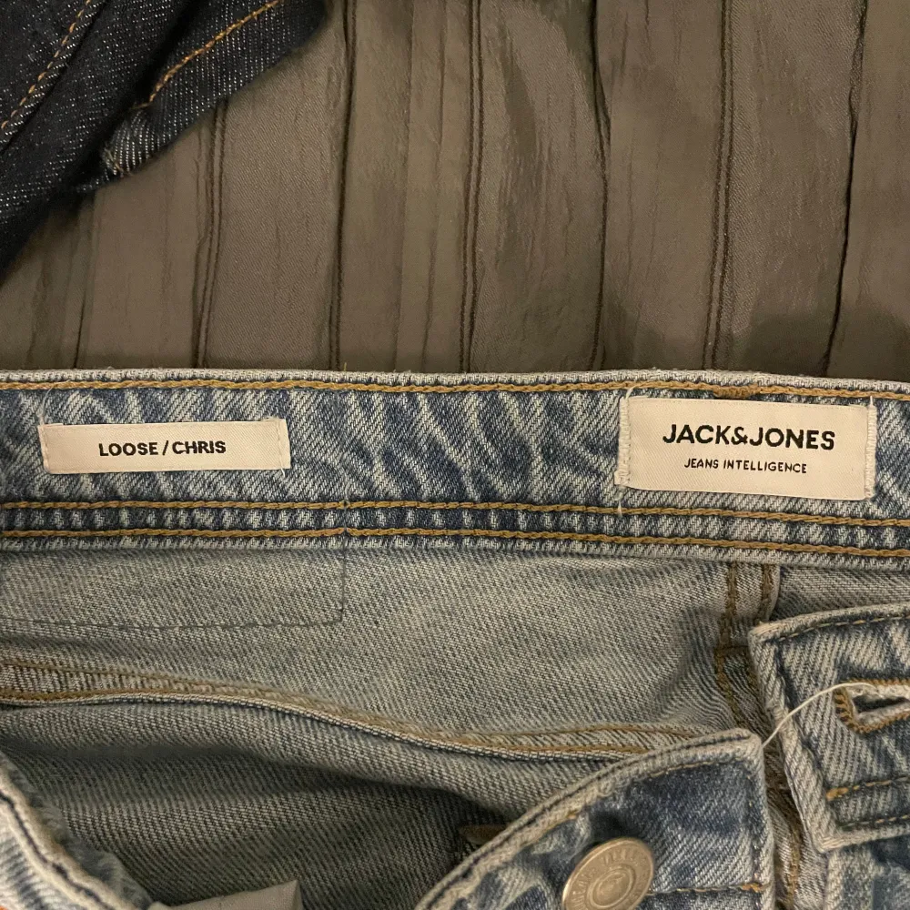 Otroligt snygga ljusblåa jeans från Jack&Jones. Säljer pga storlek. Jeans & Byxor.