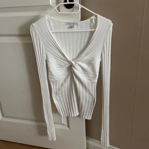 Topp - Jättesöt topp🙌 rensar garderoben därav säljs den🤍