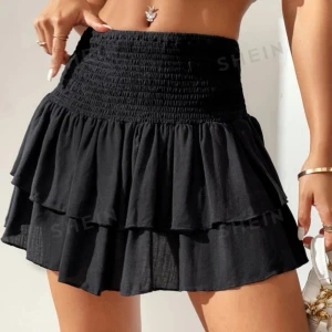 Kjol - Säljer i både svart och vit aldrig använda båda för 100 en för 55