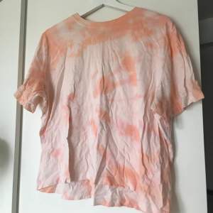 Liten i strl, egengjord tie dye!