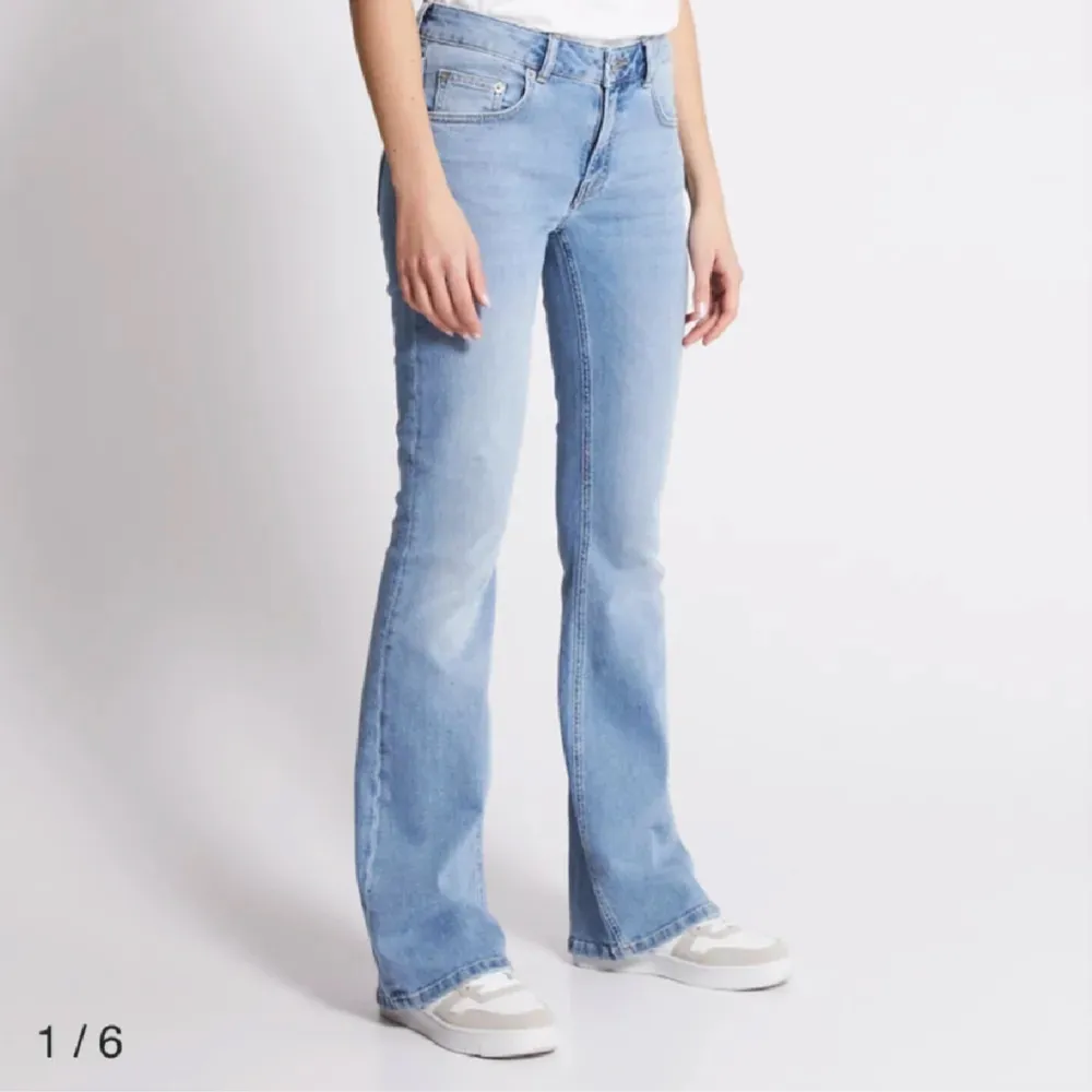 Snygga jeans från lager 157 i modellen low boot, dom är i full length. Jeans & Byxor.