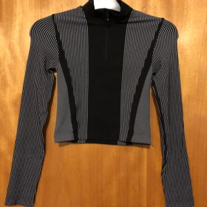 Tränings tröja  - Halv hög nacke Dragkedja vid hals Mjuk Mycket stretch  Passar xs-m