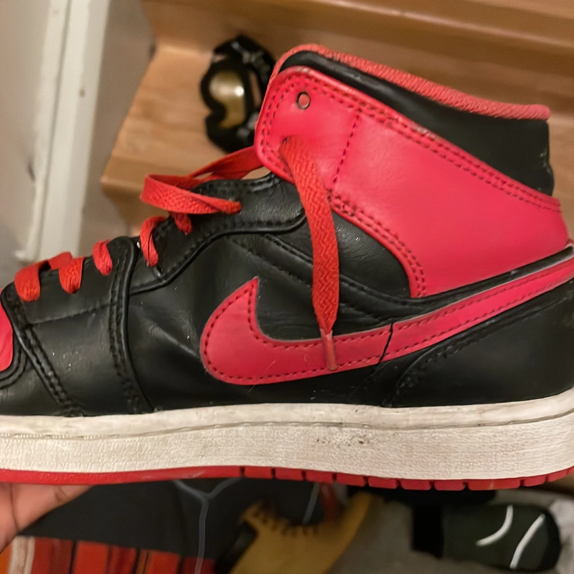 Skorna ska fixar som att dom såg nya ut  - 90