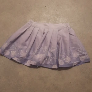 Lila Kawaii schoolgirl veckad kjol - Storlek; XS