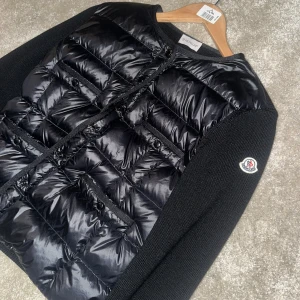 Äkta moncler cardigan - Diskutera pris, aldrig använd