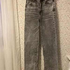 Zara Wide jeans  - Snygga high waste wide leg jeans! Light Grey aldrig använda!