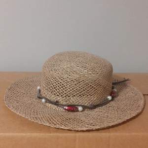 Stilig hatt från Spanien gjorde av straw, passar tjej på sommartid.