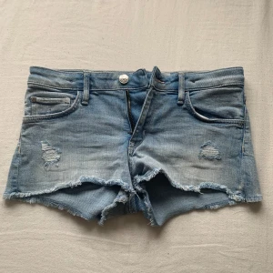 Shorts  - Ett par söta shorts som har blivit försmå. Skriv om ni har några frågor 