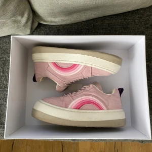 Eytys Sonic rosa - Eytys i nyskick som inte kommer till användning. Nypris 2000 kr säljer för 1199kr. Stl 41