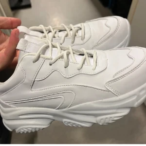 Chunky skor - endast provade storlek 38 Xit från dinsko  90 kr