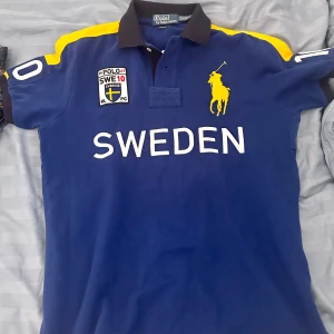 Polo piké - Splitterny chief keef typa shirt. trodde den skulle komma till användning därav är lappen borttagen 😴🔥😻