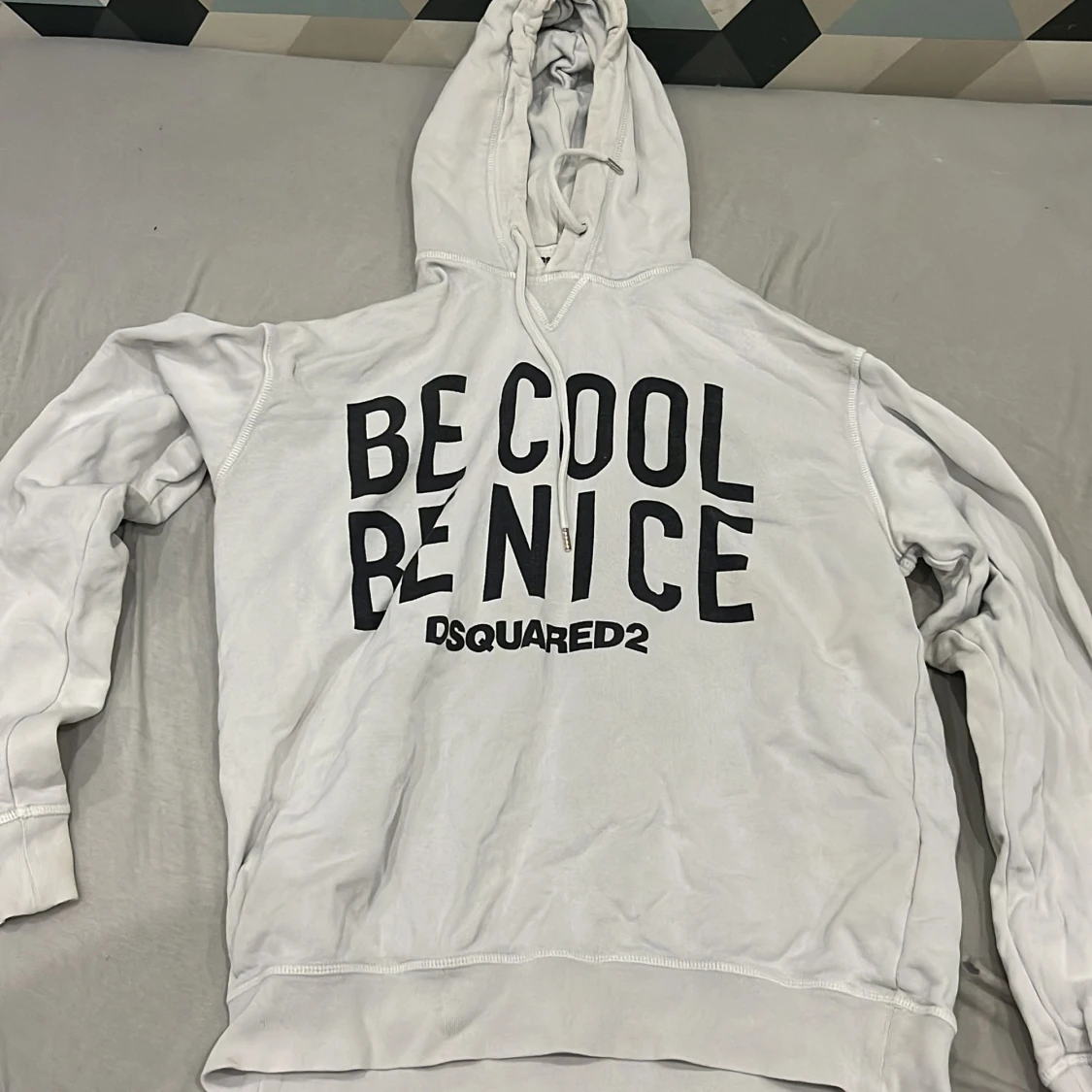 Vit Dsquared2 hoddie.