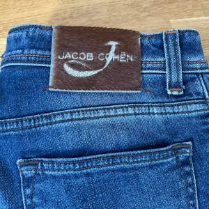 Tja, säljer nu mina jacob cohen jeans då dom är för små. Dom är i gott skick utan skador. Modell 622 alltså slim fit. Om du har en fråga är det bara att skicka ett pm!