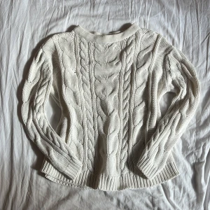 stickad tröja - vit stickad tröja🌸