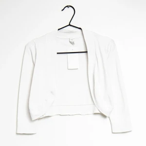 Vit bolero  - Köpt från Zalando, märket är ifrån soya concept, knappt använd jättefin kvalite