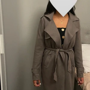 Kappa - Säljer min jätte fina kappa, som är använd endast ett fåtal gånger, kappan är i ett fint skick och är i storlek xs