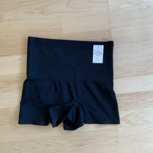 Waist shaper shorts storlek L helt nya oanvänd  - Waist shaper shorts storlek L helt nya oanvänd 