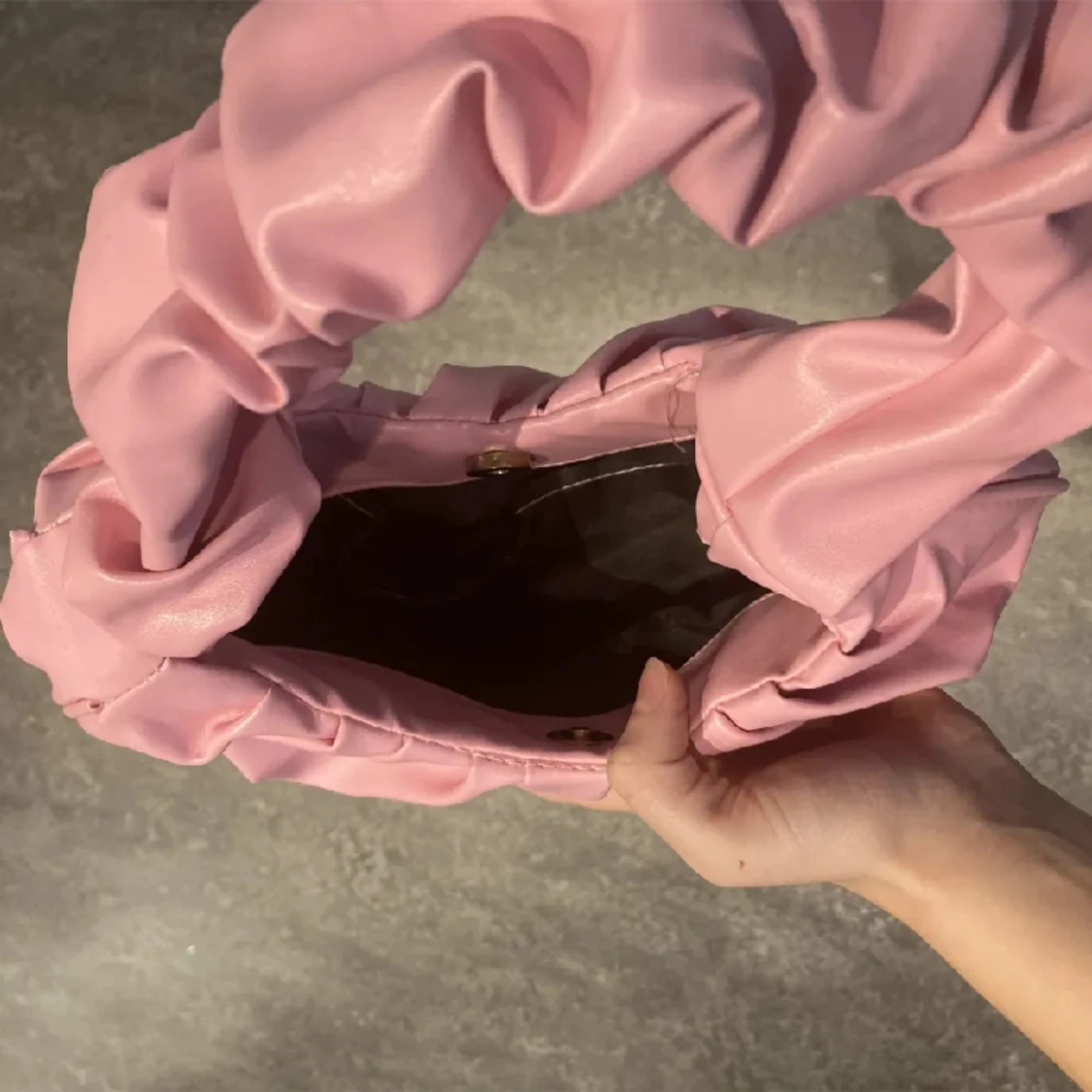 Rosa rynkad väska - 91