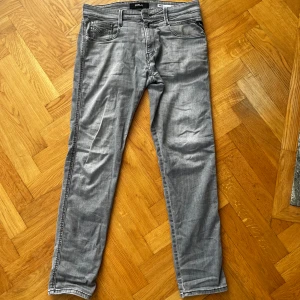 Replay anbass grå - Modellen anbass 32/32 Bra skick Riktigt sköna