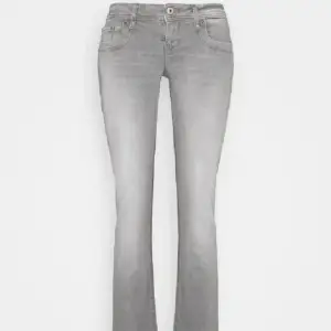 Säljer mina skit snygga ltb valerie jeans i nyskick💗i storlek 24x30💖 dom är även helt slutsålda 