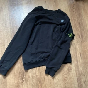 Stone island tröja - Stone island tröja/sweatshirt lite använd annars i bra skick 8/10